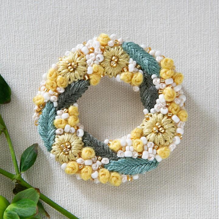 K Omonoさんの刺繍アクセサリーキット Hanabatake ブローチ Yellow 刺繍キット コモノ 花畑ブローチ キット リース 黄 ビーズ刺繍キット 手芸キット ガーリー 手芸材料の通販シュゲールyahoo 店 通販 Yahoo ショッピング