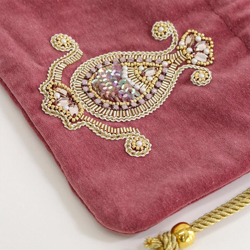 煌めくビーズのインド刺しゅう小物キット アンティークローズのドロー