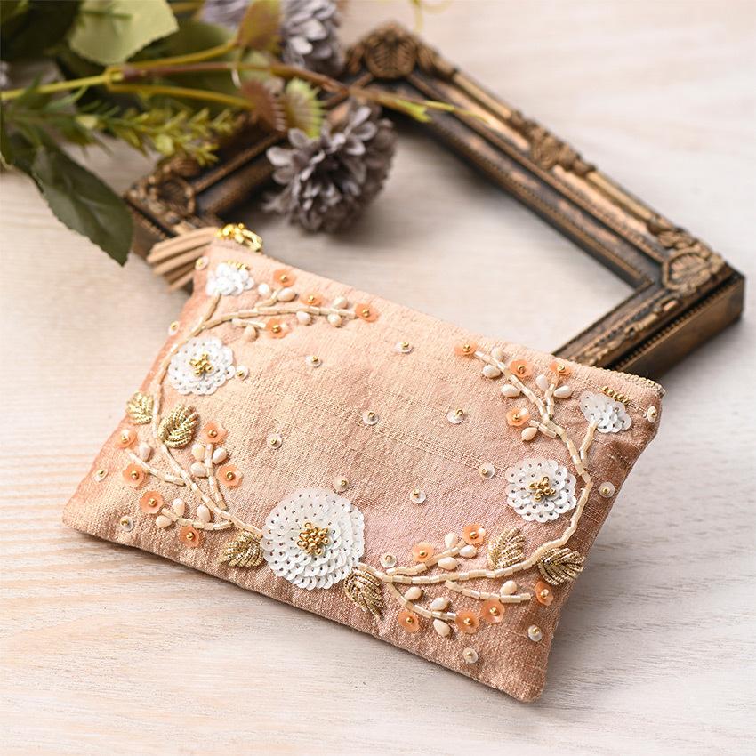 煌めくビーズのインド刺しゅう小物キット シャンパンベージュのデイジーファスナーポーチ ビーズ 刺繍 キット 手芸材料の通販シュゲールyahoo 店 通販 Yahoo ショッピング
