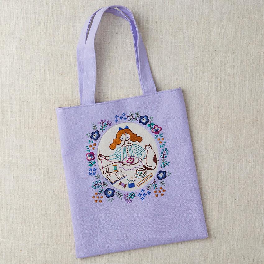 戸塚刺繍　「女の子と猫」　額入りタペストリー　【ハンドメイド作品】 戸塚刺繍 「女の子と猫」 額入りタペストリー 【ハンドメイド作品