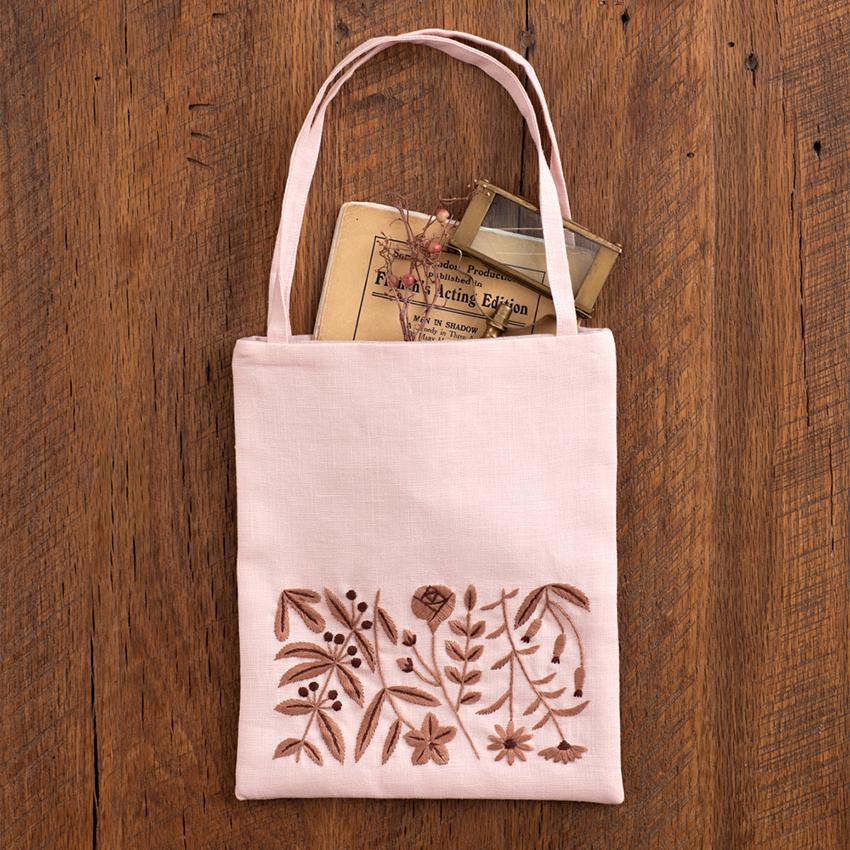 マカベアリス 刺繍キット 秋の草花のミニバッグ | 通販カタログ