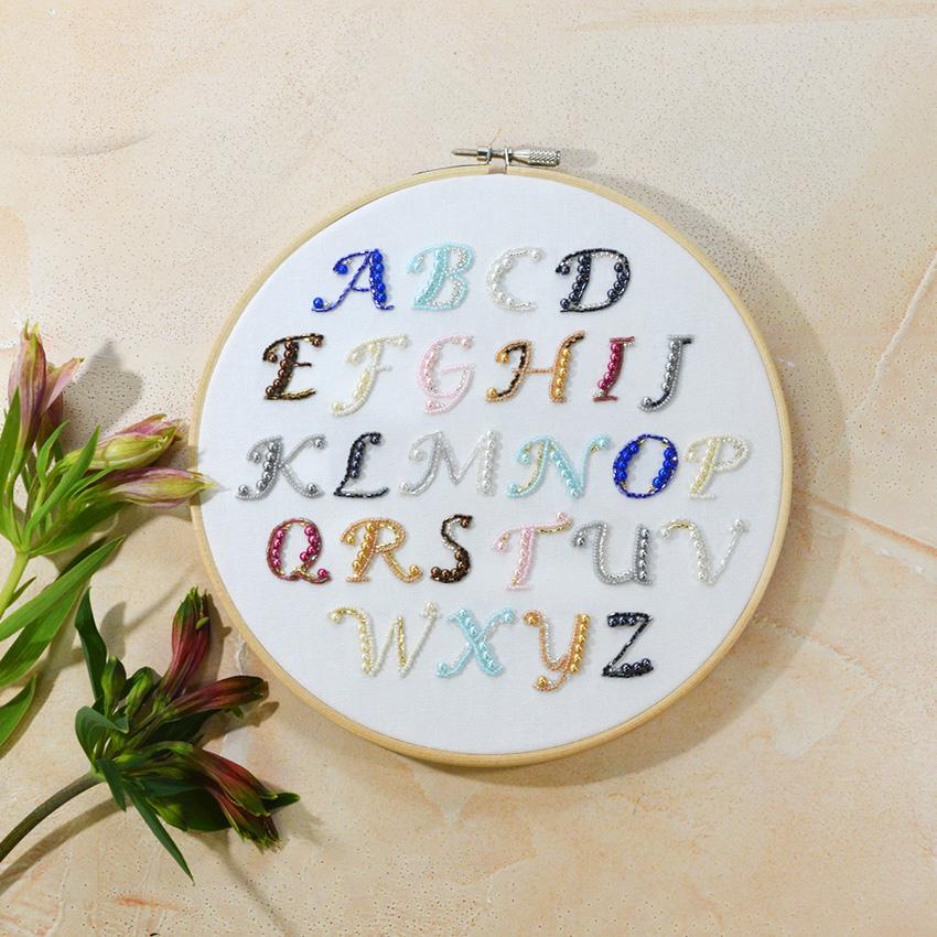 ビーズ刺しゅうで作る アルファベットサンプラー BHD199 | ビーズ刺繍