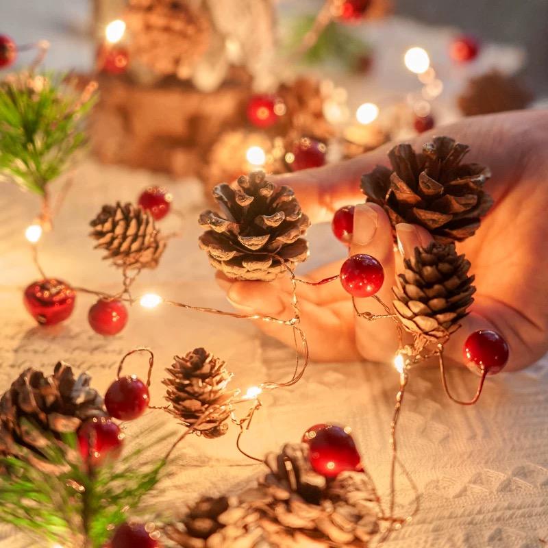 松ぼっくり イルミネーションライト LED20灯 2m 電池式 クリスマス 飾り 本物松ぼっくり 赤い実 タイプA/B 冬装飾 ガーランドライト A243A244 |  | 14