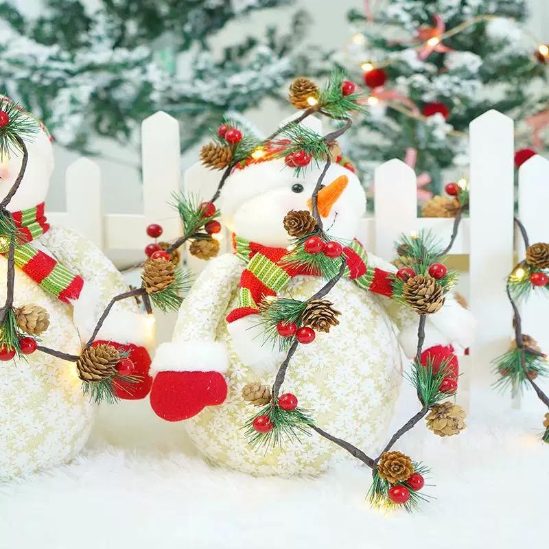 松ぼっくり イルミネーションライト LED20灯 2m 電池式 クリスマス 飾り 本物松ぼっくり 赤い実 タイプA/B 冬装飾 ガーランドライト A243A244 |  | 18