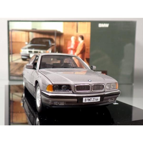 オートアート BMW社 特注 1/24 007 James Bond トゥモロー