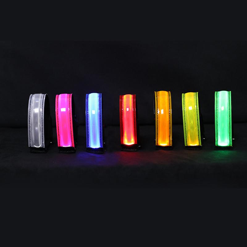 LEDアームバンド USB充電式 夜間スポーツ用 ランニング ライト ランニング ウォーキング 散歩 事故防止 運動 反射バンド 安全 自転車 防水 夜間 腕 おすすめ :YYDSGR1521:しゅうストア - 通販 - Yahoo!ショッピング LEDアームバンド USB充電式 夜間スポーツ用 ランニング ライト ランニング ウォーキング 散歩 事故防止 運動 反射バンド 安全 自転車 防水 夜間 腕 おすすめ :YYDSGR1521:しゅうストア - 通販 - Yahoo!ショッピング