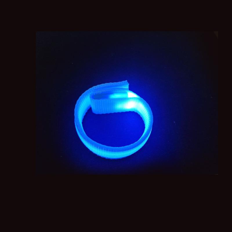 ランニング アームライト アームバンド LED 腕章 スポーツ ウオーキング セーフティベルト ジョギング マラソン 反射 安全ライト :YYZYGR2127:しゅうストア - 通販 - Yahoo!ショッピング ランニング アームライト アームバンド LED 腕章 スポーツ ウオーキング セーフティベルト ジョギング マラソン 反射 安全ライト :YYZYGR2127:しゅうストア - 通販 - Yahoo!ショッピング