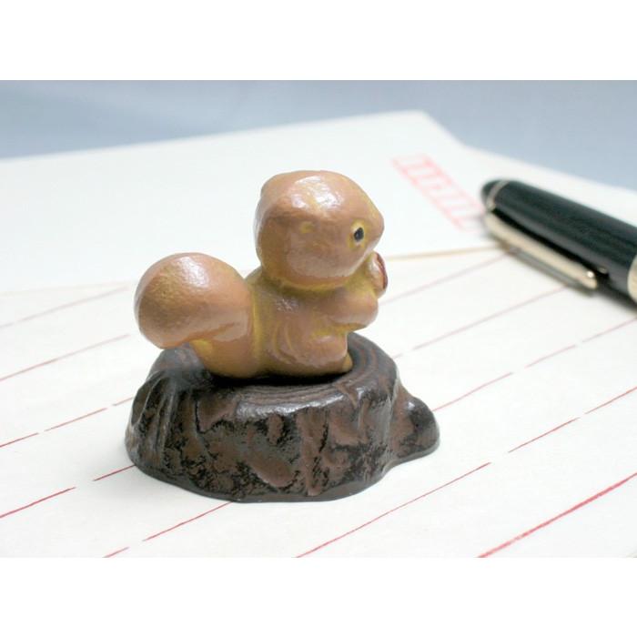 文鎮 / ペーパーウェイト りす 切り株 【伝統工芸品南部鉄器】 : 筆匠