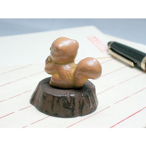 文鎮 / ペーパーウェイト りす 切り株 【伝統工芸品南部鉄器】 : 筆匠