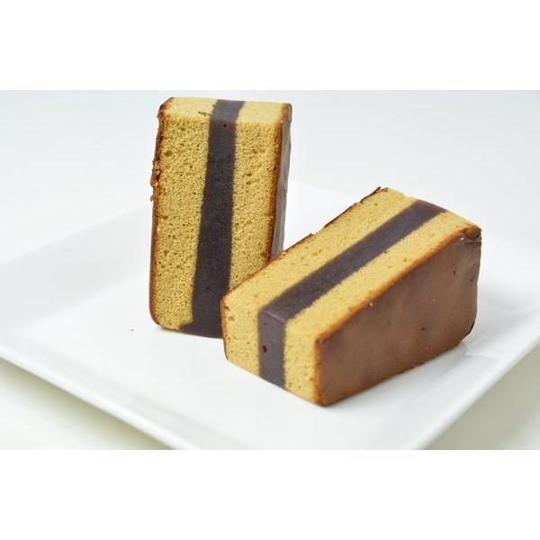 黒糖シベリア　2枚のカステラに羊羹を挟んだ和菓子 | 