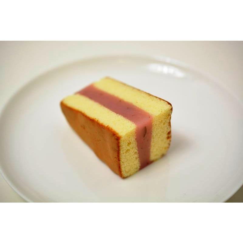 さくらシベリア　2枚のカステラに羊羹を挟んだ和菓子 | 