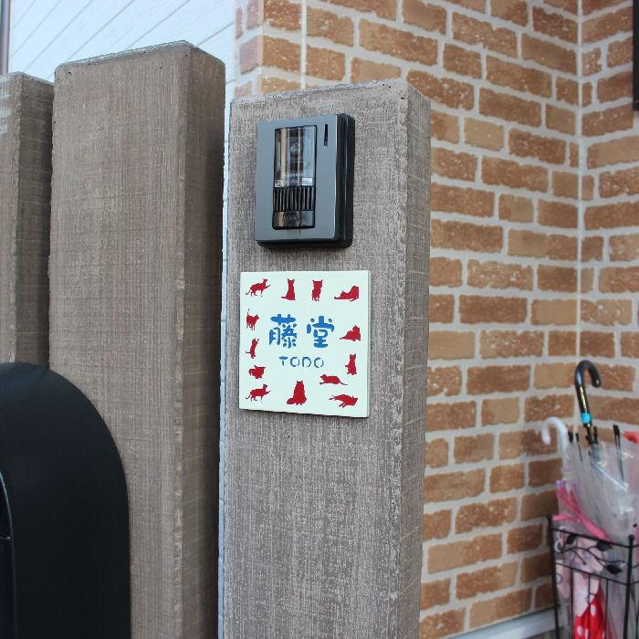 表札 おしゃれ タイル 猫 ネコいっぱいのねこ大好き表札 クリーム色 約140mm角