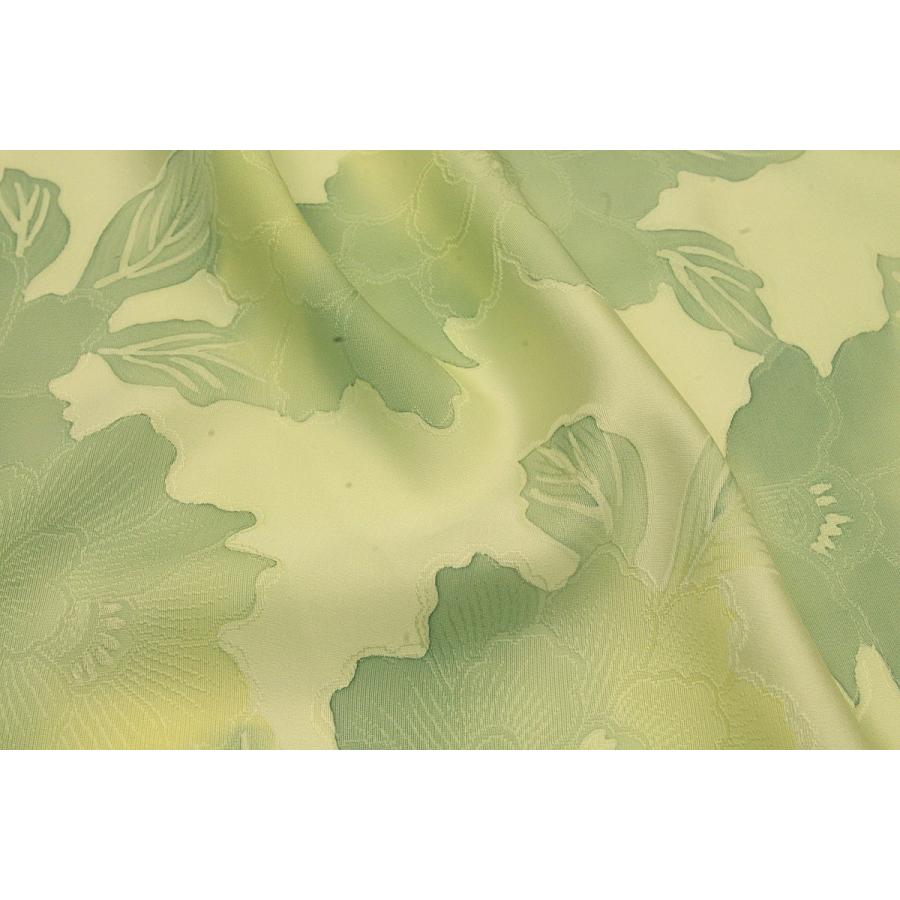 シルク 紋意匠ちりめん 手差し友禅 薄い緑の地色に椿文様 正絹 和柄 和風 生地 Seal限定商品 友禅 衣装 ハギレ はぎれ 着物