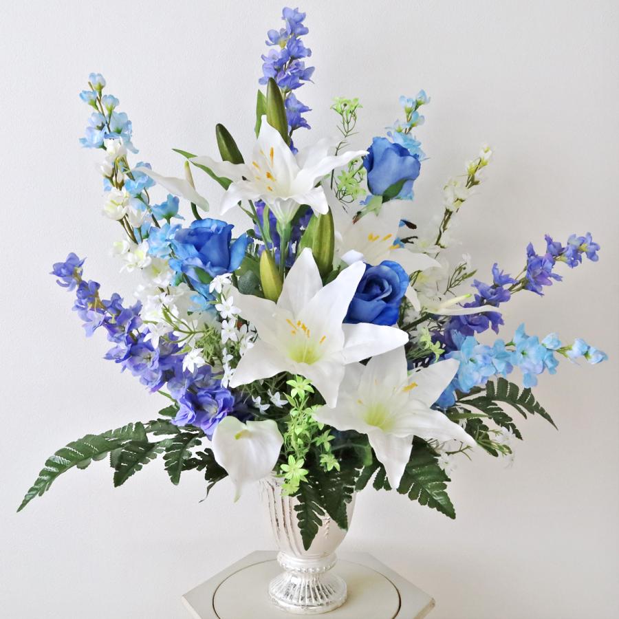 造花 アレンジ デルフィニウムとカサブランカの豪華なアレンジ シルク