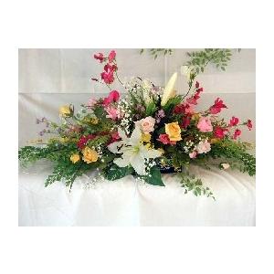 造花 アレンジ 結婚式のメインテーブルに飾るスワッグとフラワーアレンジ ウェディング Ct触媒 1403 6946 シルクフラワーの山久ヤフー店 通販 Yahoo ショッピング