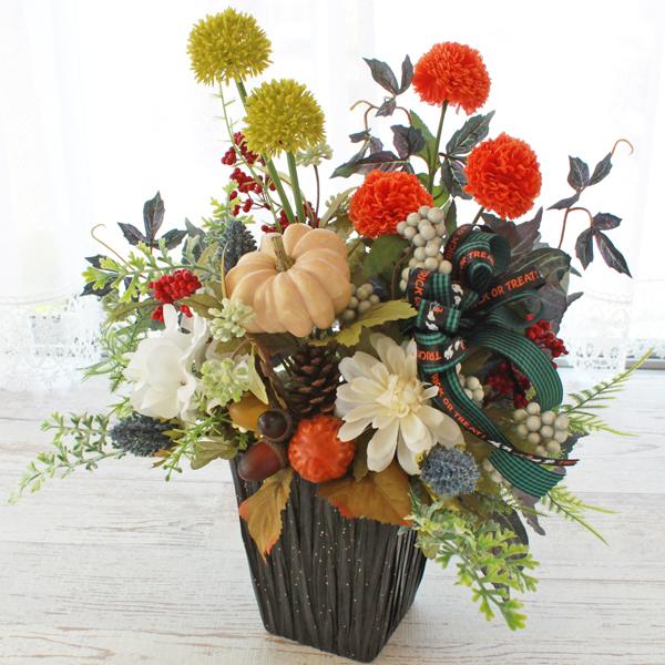 造花 ベージュのかぼちゃがポイントのクールなハロウィンアレンジ ハロウィン かぼちゃ シルクフラワー Ct