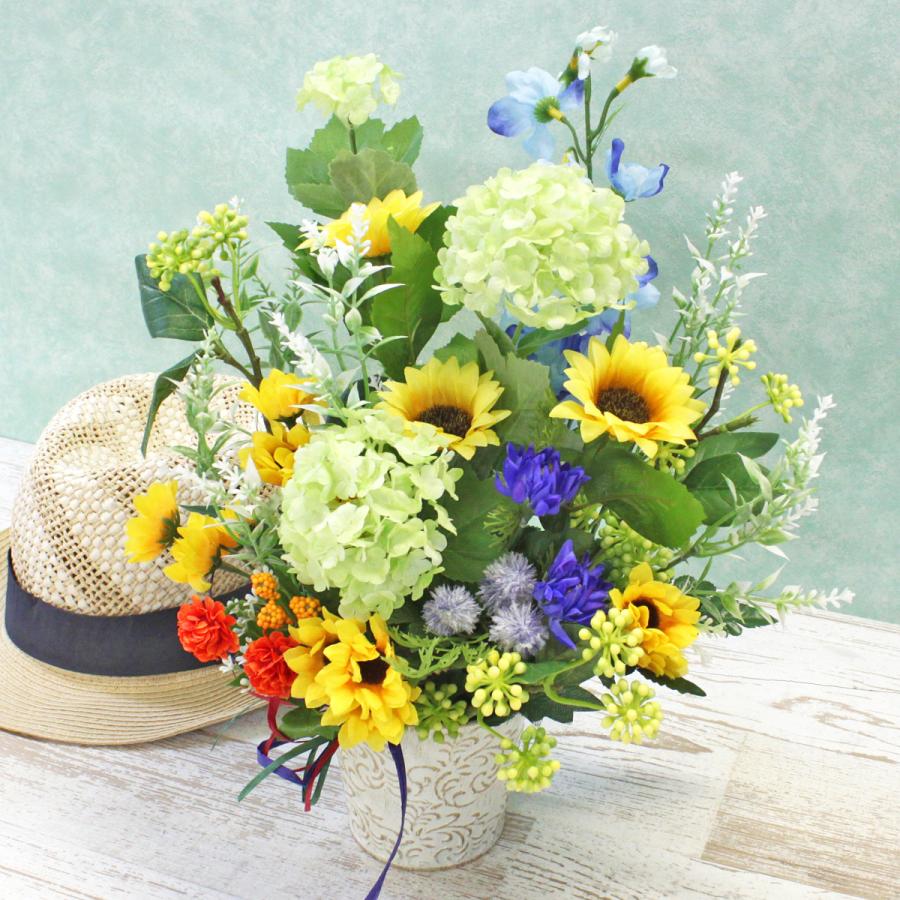 大きなサイズのフラワーアレンジメント・造花・夏向け 造花 ひまわりとスノーボールの爽やかな夏のアレンジ シルクフラワー