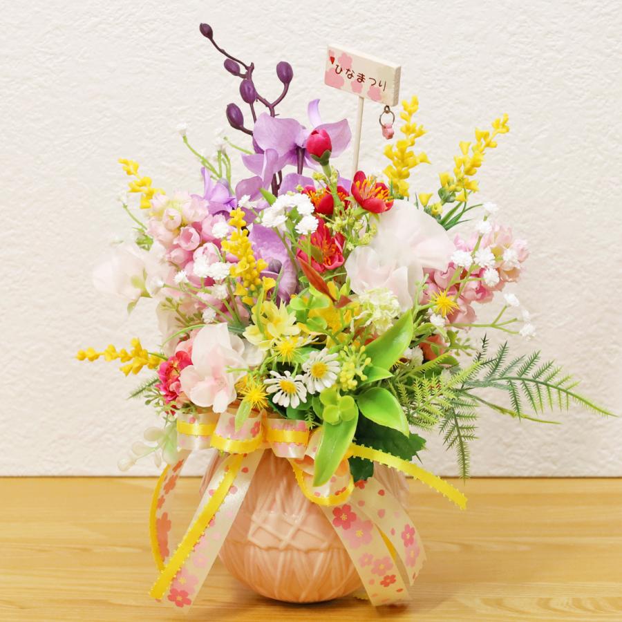 造花 てまりの花器にモカラとスイートピーなどのドーム型アレンジ