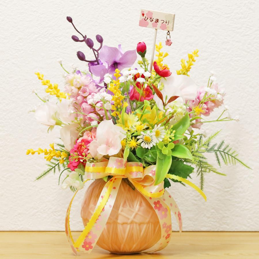造花 てまりの花器にモカラとスイートピーなどのドーム型アレンジ
