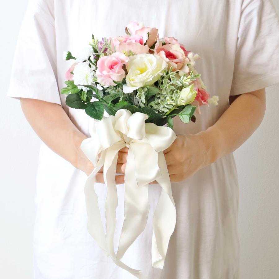 造花 白ミモザとピンクローズのラウンドブーケアレンジ ブートニア