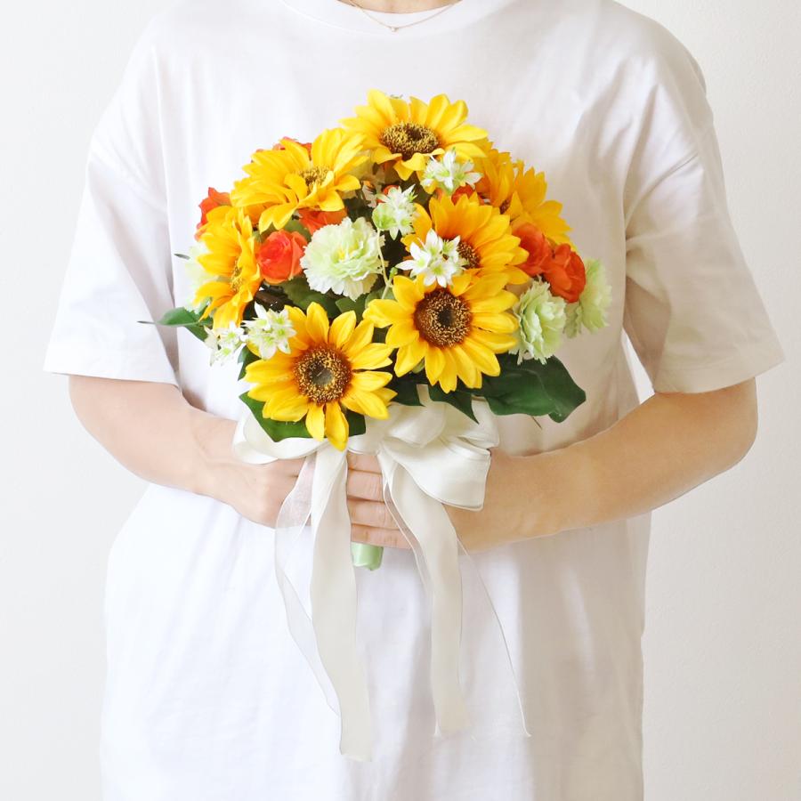 造花 ひまわりとカーネーションのラウンドブーケアレンジ ブートニア