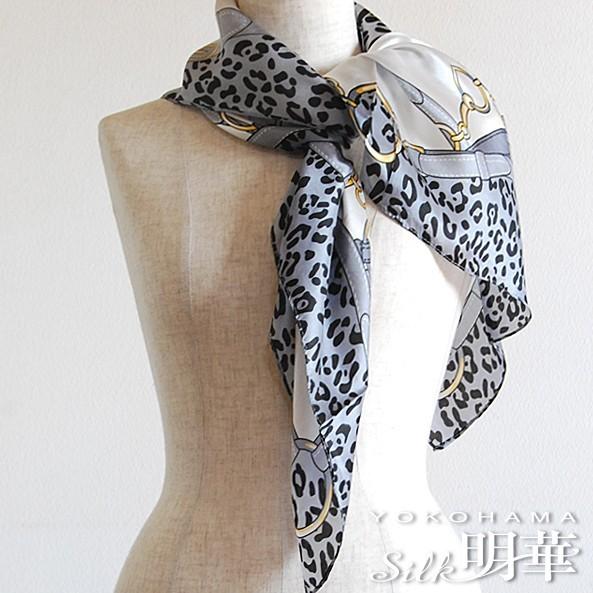 極美品✨Cartie シルク フランス製 アニマル×宝石柄 ロゴ 大判スカーフ 極美品✨Cartie シルク フランス製 アニマル×宝石柄 ロゴ 大判スカーフ