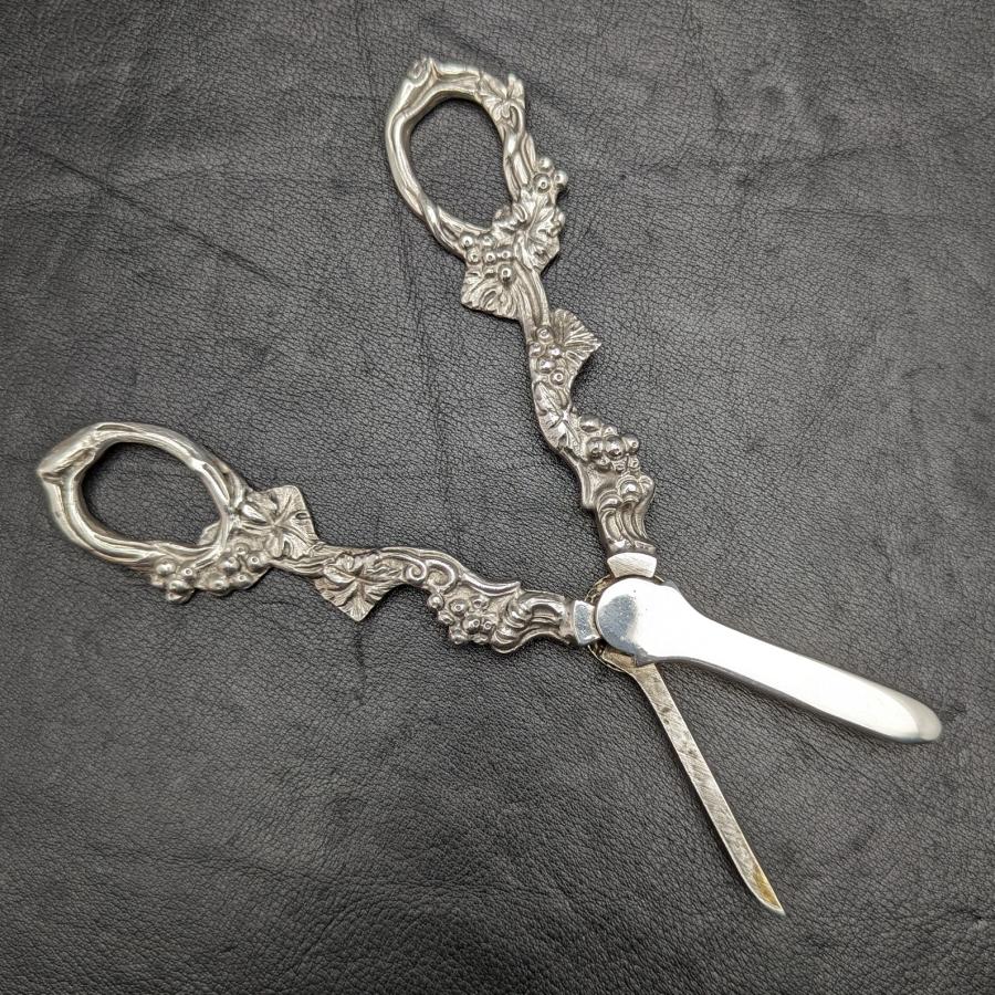 売れ筋新商品英国ヴィンテージ シルバープレート製 グレープシザー