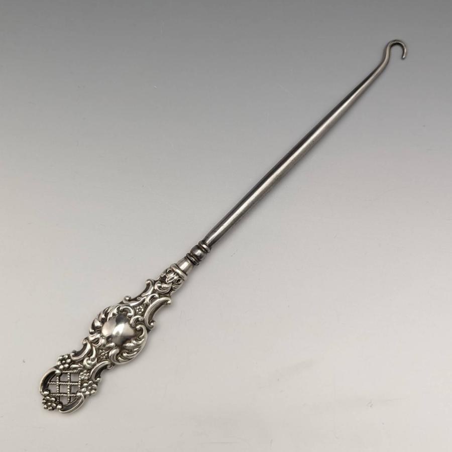 売り販促品 1912年 英国アンティーク 純銀ハンドル ボタンフック