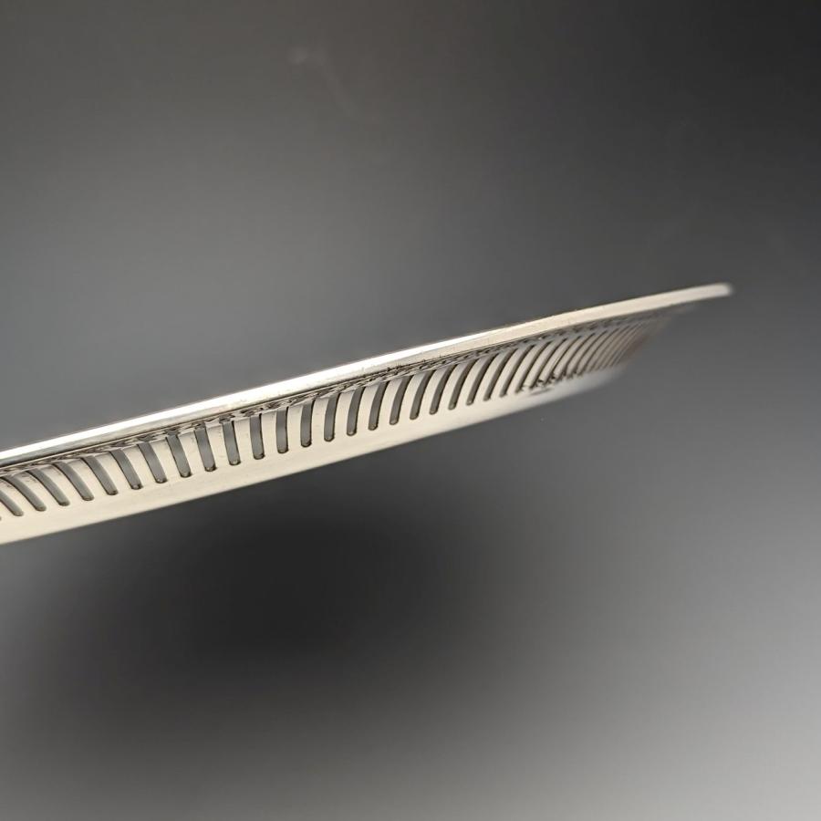 20世紀初頭 米国アンティーク シルバープレート製トレイ 直径28cm Gorham 20世紀初頭 米国アンティーク シルバープレート製トレイ 直径