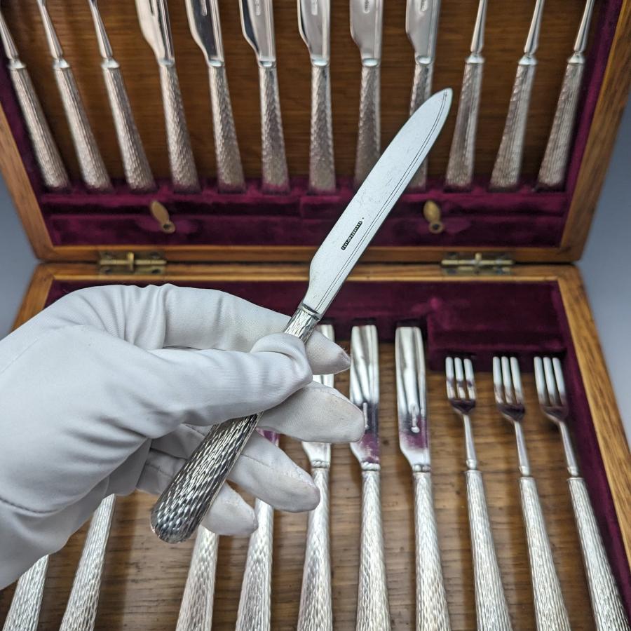 英国ヴィンテージ シルバープレート製 カトラリー12ペアセット 木箱入り Elkington 英国ヴィンテージ シルバープレート製 カトラリー12ペアセット 木