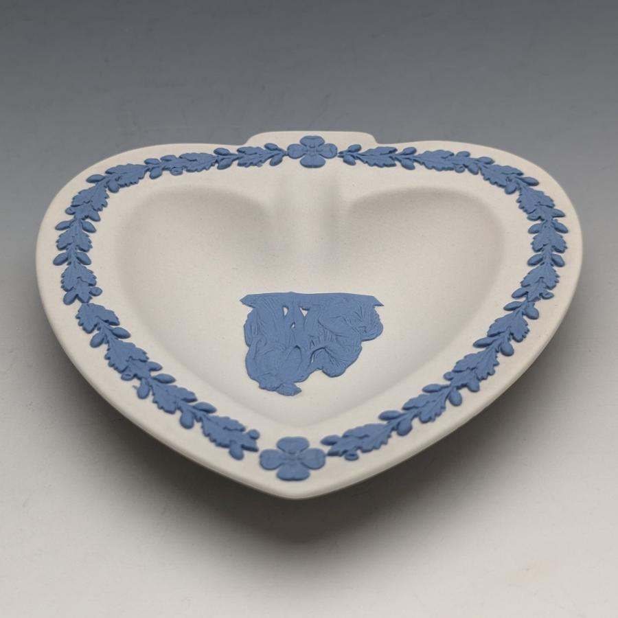 英国ヴィンテージ ウェッジウッド ジャスパーウェア製 スペード型ディッシュ ホワイト 英国ヴィンテージ ウェッジウッド ジャスパーウェア製 スペード