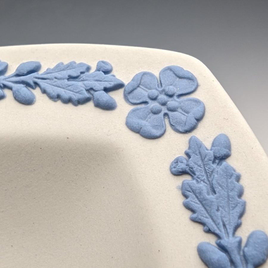 英国ヴィンテージ ウェッジウッド ジャスパーウェア製 スペード型ディッシュ ホワイト 英国ヴィンテージ ウェッジウッド ジャスパーウェア製 スペード