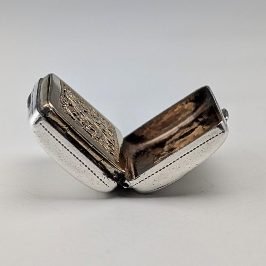 1820年 英国アンティーク 純銀製 ヴィネグレット スポンジ付 Ledsam&Vale 1820年 英国アンティーク 純銀製 ヴィネグレット スポンジ付