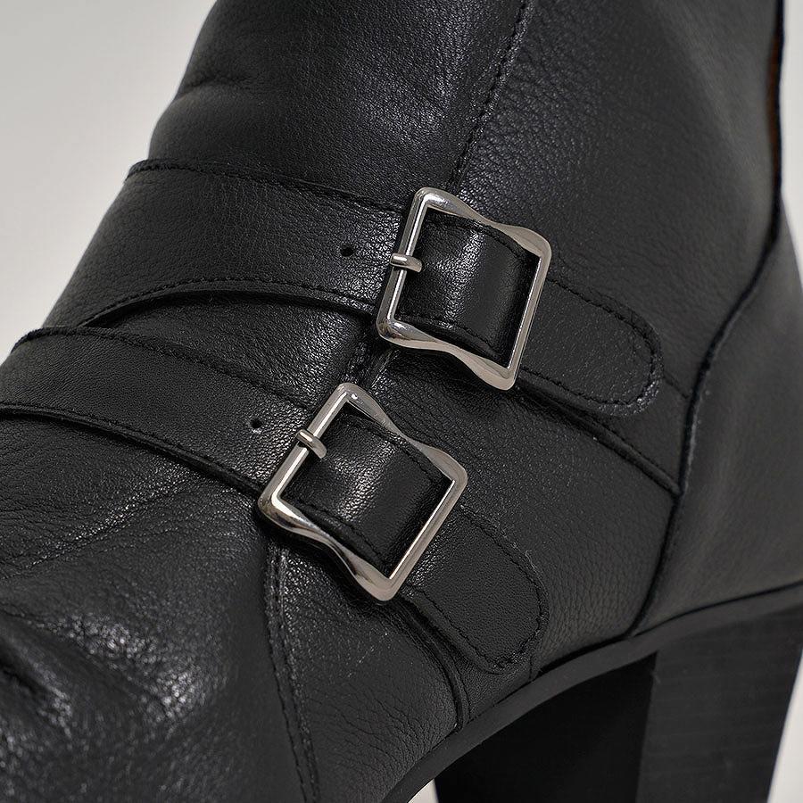 クーポン対象外 CIVARIZE シヴァーライズ ベルトデザインヒールブーツ