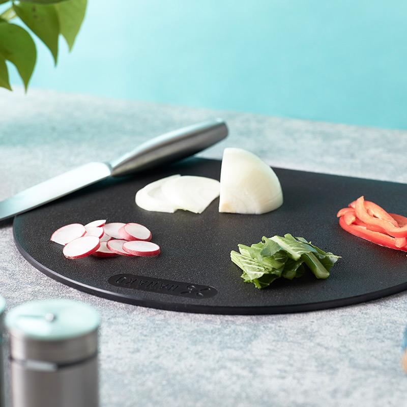 HANAKO カッティングボード まな板 黒 白 エラストマー カッティングボード Lサイズ 抗菌 耐熱 食洗機可 日本製 国産 丸型 円 D型 キッチン おしゃれ |  | 07