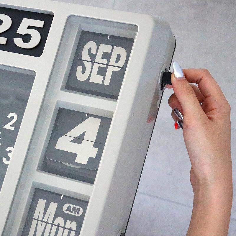 壁掛け時計 置き時計 RELAX フリップカレンダークロック 2wayクロック カレンダー 西暦 レトロ ポップ クロック おしゃれ かわいい 生活雑貨 インテリア |  | 11