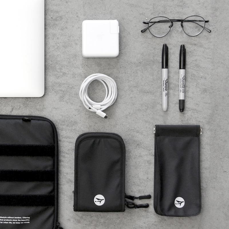 ジッパーポーチ イージープレイス EZPL. Zipper Pouch 充電器 コード