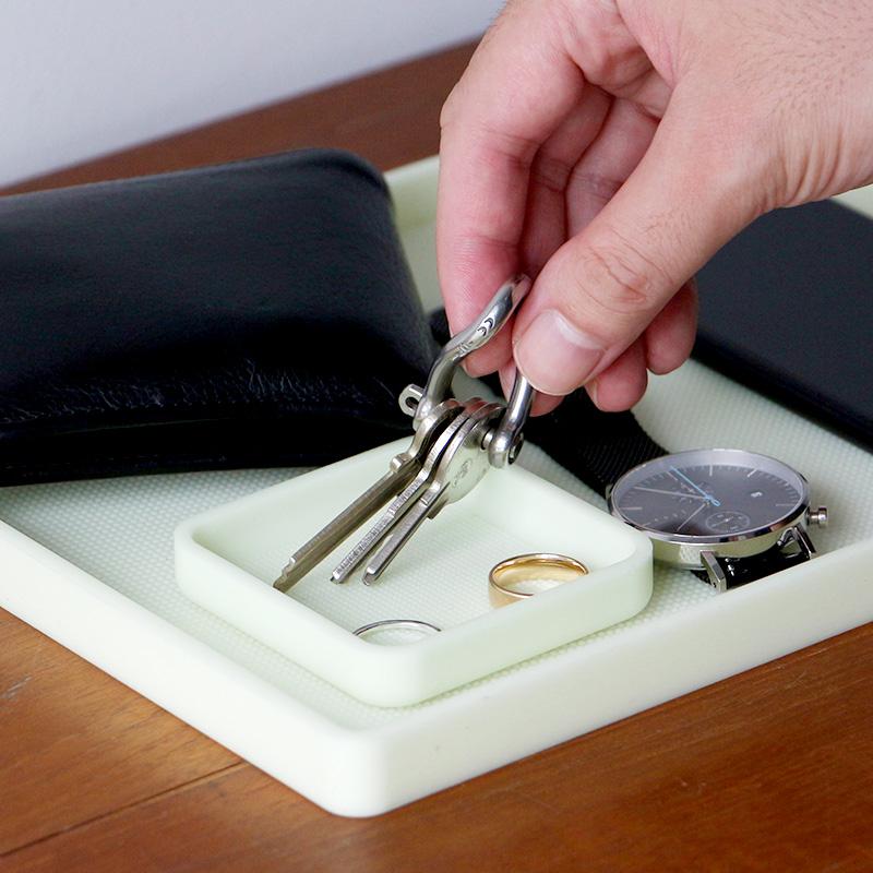 MINI GLOW PARTS TRAY ミニ グロー パーツ トレイ デスクトレー 蓄光 トレイ 夜光 発光 収納 防災 災害 停電 アウトドア 小物入れ 鍵置き メール便OK | ブランド登録なし | 10