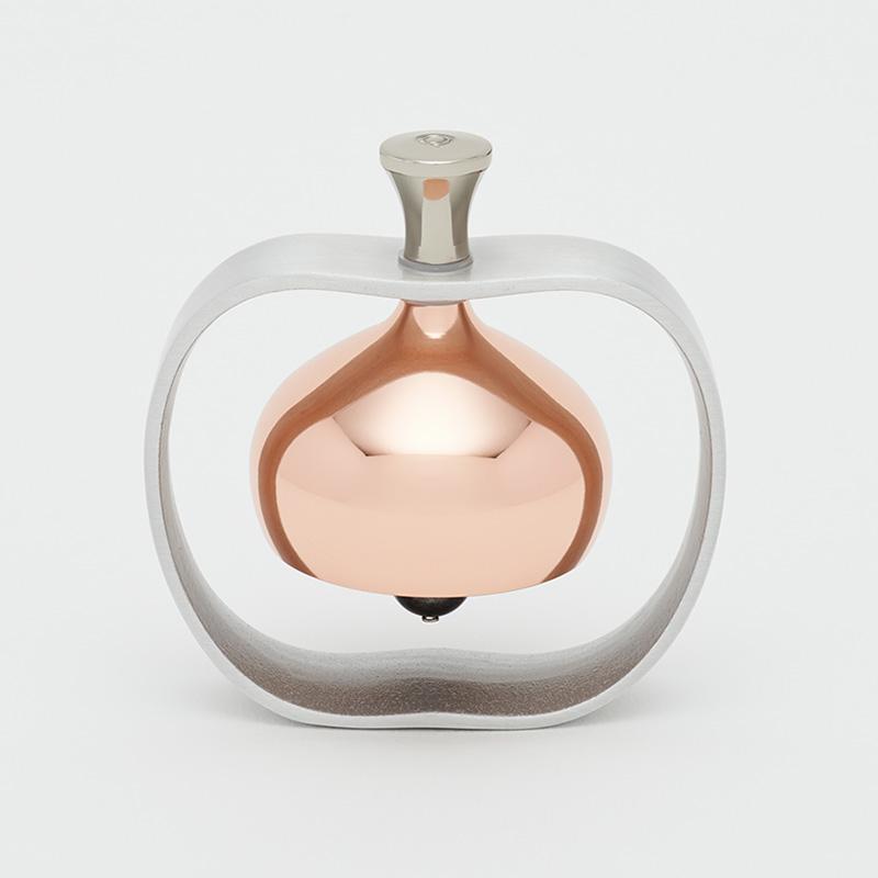 りんごりん 久乗おりん おりん 山口久乗 日本製 優凛 仏具 モダン仏具 手元供養 鈴 ベル リンゴ アップル 呼び鈴 小型 音色 1/f ゆらぎ 癒し 高岡仏具の画像