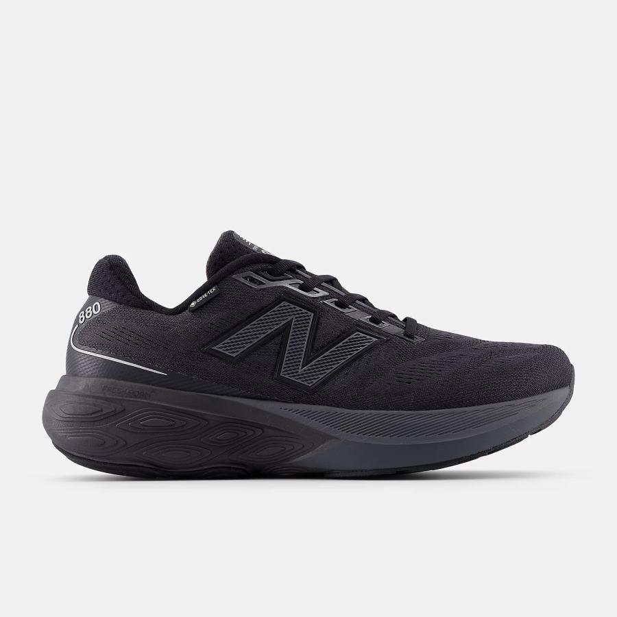 【新品未使用】ニューバランスTJ80 AK2 トレーニングシューズ　黒　光沢 New Balance（ニューバランス） ランニングシューズ メンズ M880GB15