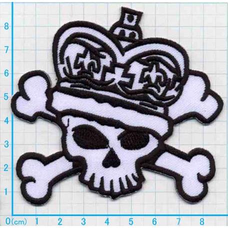 送料63円 スカルキング 白 アイロンワッペン 刺繍 アップリケ ガイコツ 海賊 ドクロマーク 111 Ap アジアの布 しりぽーん 通販 Yahoo ショッピング