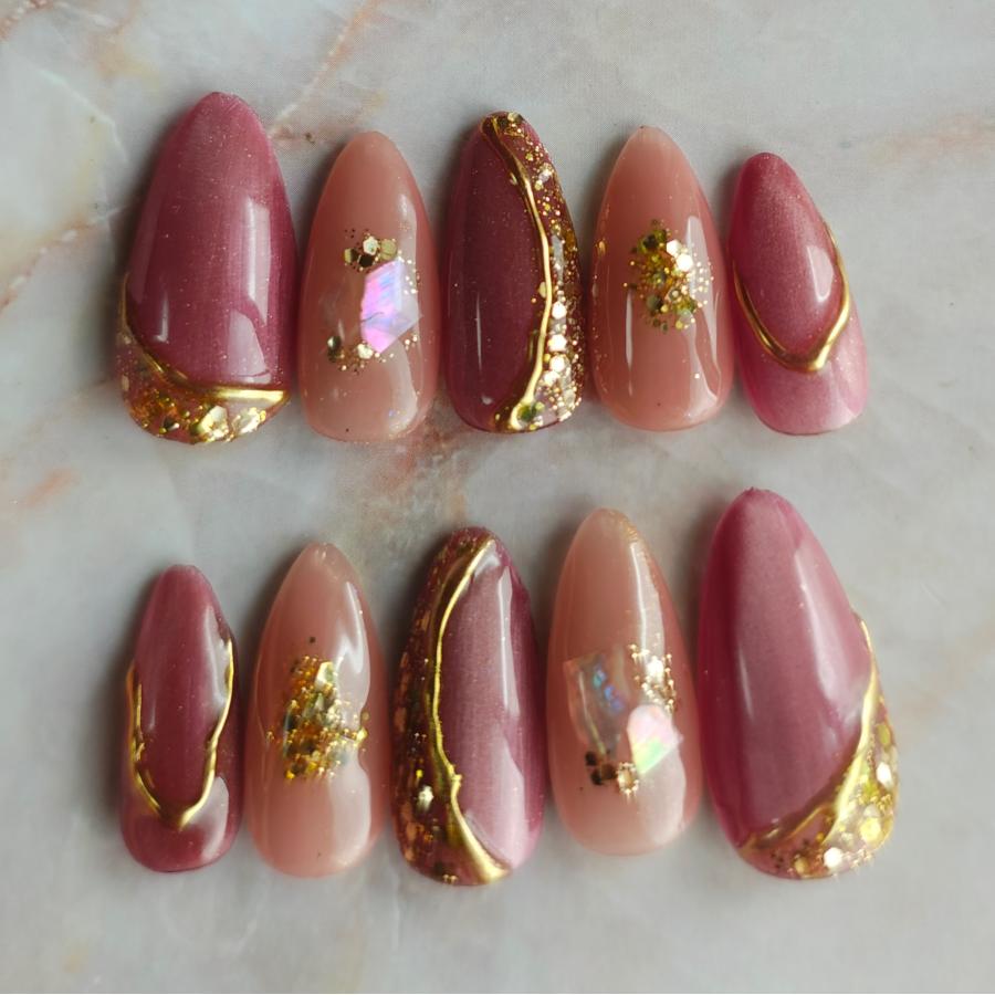 モーヴレッド シェルニュアンスネイル ネイルチップ アーモンド