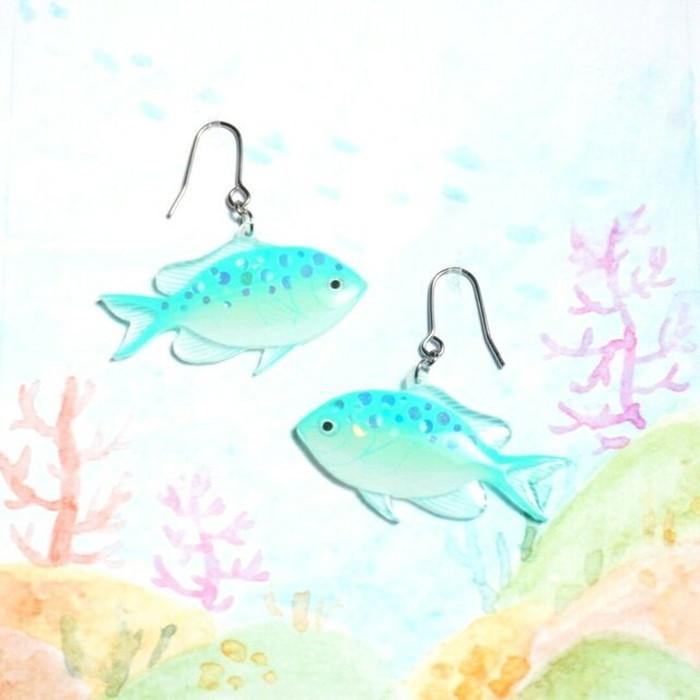 デバスズメダイ ピアス イヤリング 海の生き物 熱帯魚 魚 かわいい おしゃれ キラキラ ハンドメイド レディース 留め具 Ng021 カイセイ加工 透明屋パク 通販 Yahoo ショッピング