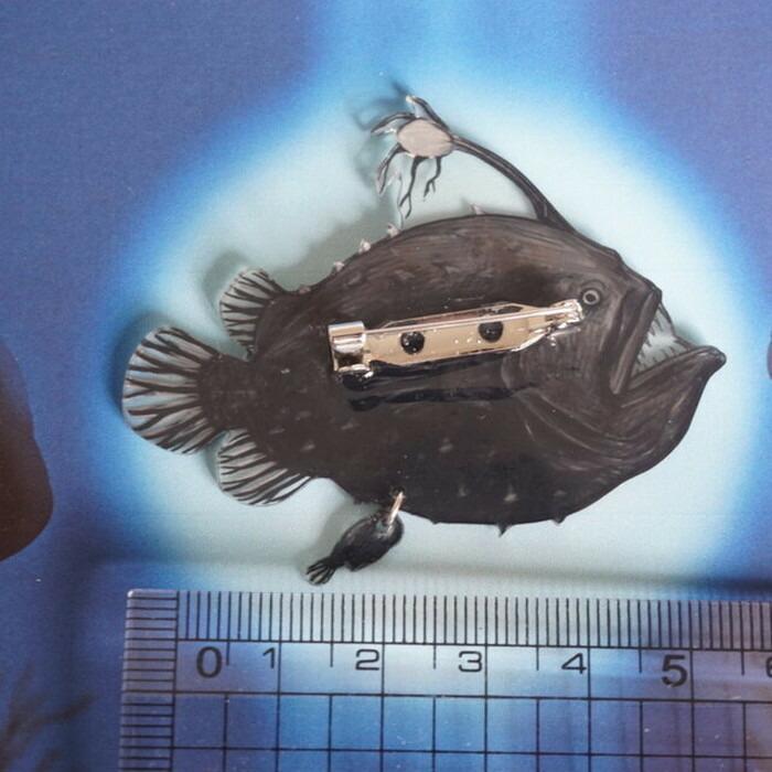 チョウチンアンコウ 雄付き ブローチ 深海魚 魚 アクセサリー レディース Ng037 カイセイ加工 透明屋パク 通販 Yahoo ショッピング