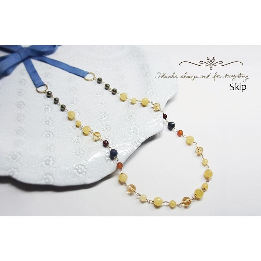 ゆる上品なマチネータイプのリボン・ネックレス