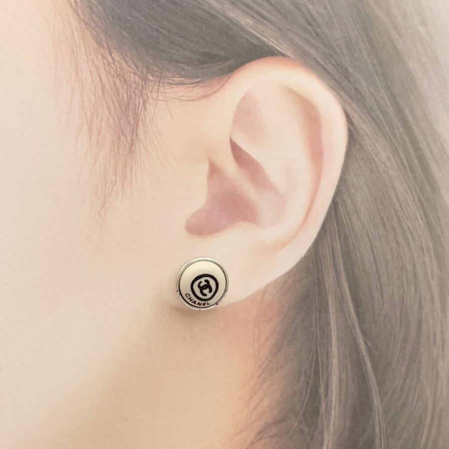 CHANEL（シャネル） ラウンドピアス ココマーク 手書き風 ベージュ