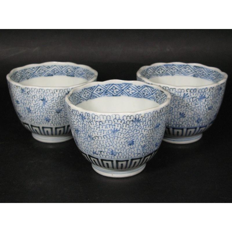 古伊万里　微塵唐草　蕎麦猪口　5客　時代　染付　成化年製 古伊万里 染付 微塵唐草 見込松竹梅 成化年製 輪花 蕎麦猪口 向