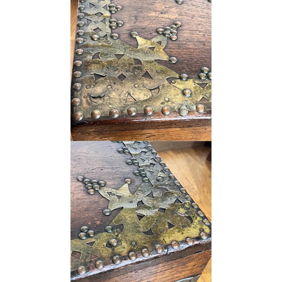 アンティーク アフリカ ザンジバルチェスト チーク材 鋲打 真鍮装飾