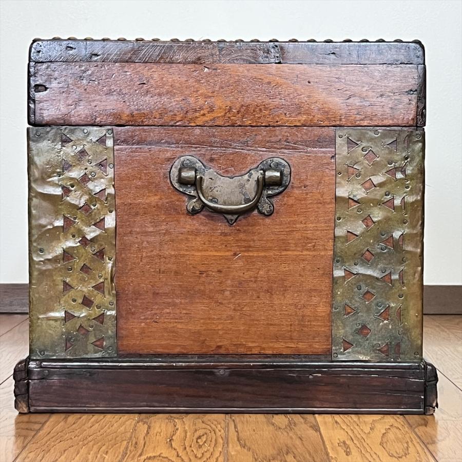アンティーク アフリカ ザンジバルチェスト チーク材 鋲打 真鍮装飾