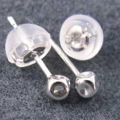 k18ホワイトゴールド ピアス シンプル 3mm サイコロピアス